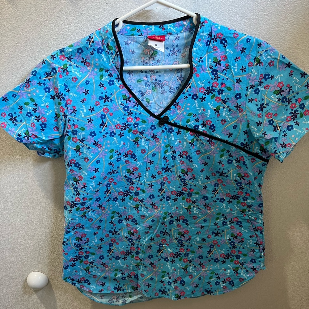 Dickies uniform floral scrub‎ top size small